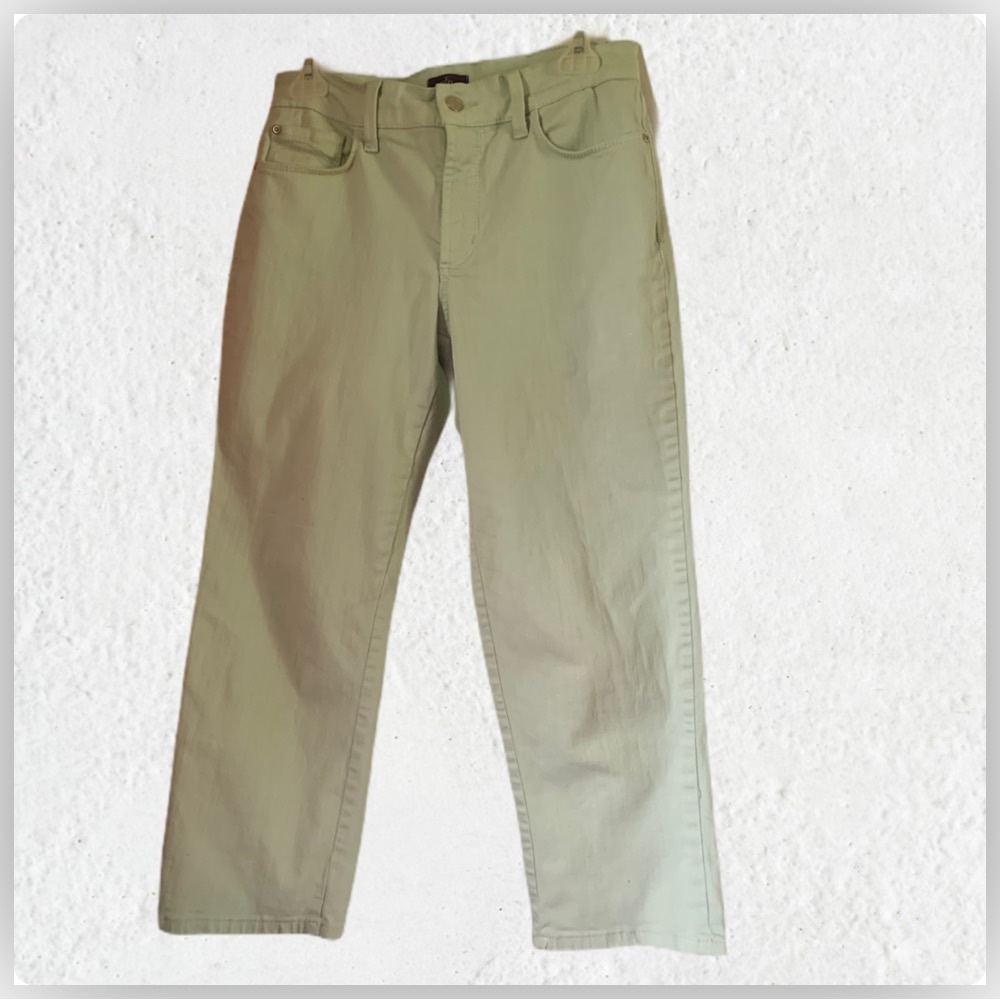 NYDJ CAPRI JEANS. mint green size 6
